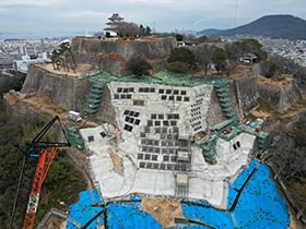 図版：丸亀城石垣崩落復旧整備事業