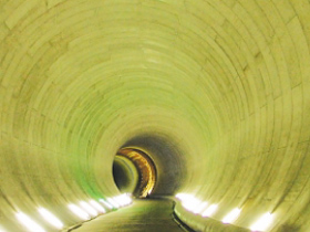 図版：外郭放水路トンネル