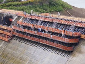 図版:幾春別川総合開発事業の内 新桂沢ダム堤体建設(第1期・第2期・第3期)工事