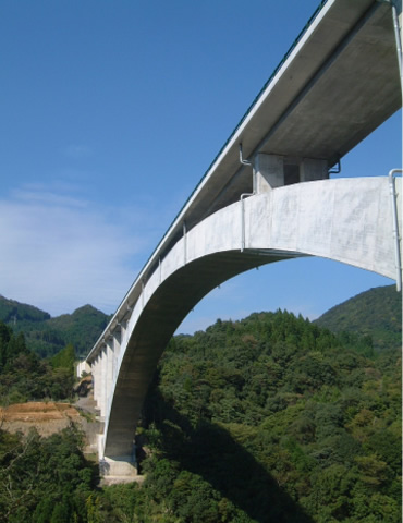 図版:国見大橋(完成写真)
