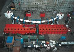 図版:アーチリブ耐荷力実験状況