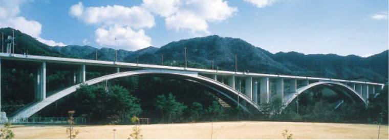 図版:水晶山橋(完成写真)