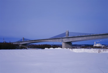 図版:士狩大橋(完成写真)