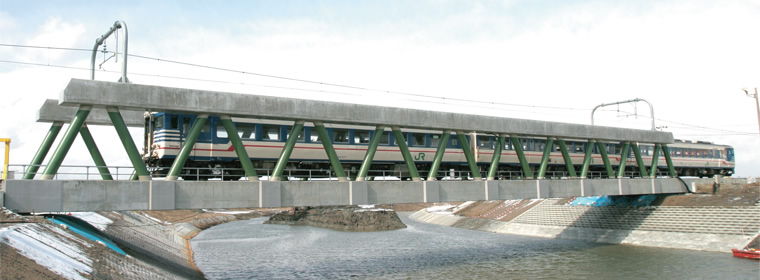 図版:山倉川橋梁(完成写真)
