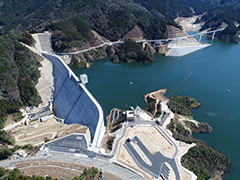 図版：五ケ山ダム建設事業～生産性向上を目指したダム建設に最新土木技術で挑む～