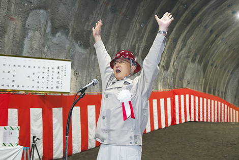 図版：鹿島・木村常務による万歳三唱