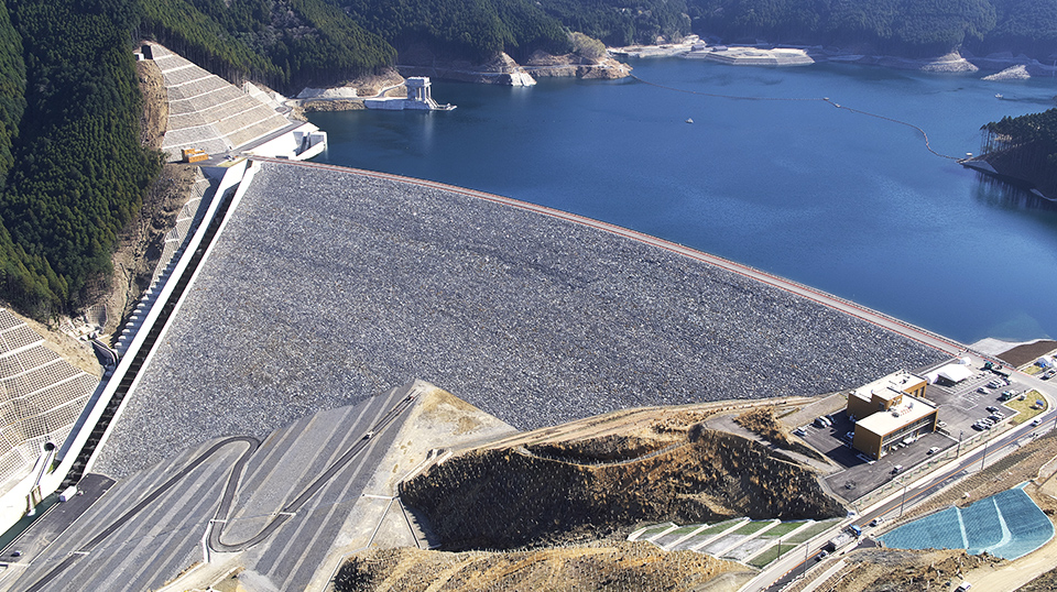 図版：完成した小石原川ダム
