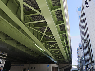 図版：阪神高速道路信濃橋入路橋におけるワッフル型UFC床版の施工