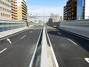 図版：阪神高速 12 号守口線の床版更新　─UFC床版の適用による機能の回復と向上─