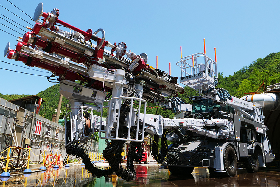 図版：自動2ブームロックボルト施工機開発チーム