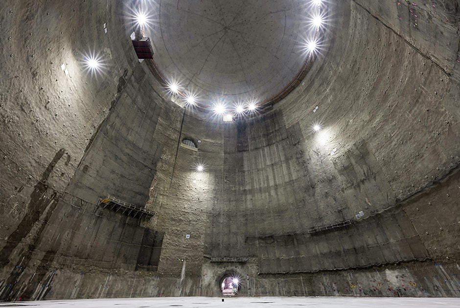 図版:最新の設計解析・計測技術を駆使した世界最大級の岩盤内空洞の構築(ハイパーカミオカンデ空洞掘削工事)