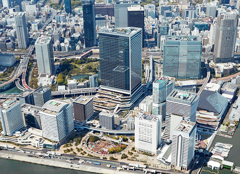 図版：全景（本施設と浜松町駅、竹芝駅をつなぐ歩行者デッキも含む）