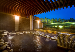 図版：美肌の湯を楽しめる天然温泉の露天風呂