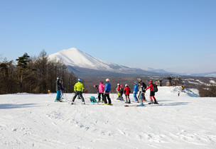 図版：スノーパークからの浅間山の眺望