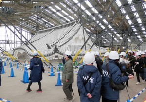 写真：五重の屋根（素屋根の8階）完成状況を､今しか見れない鳥目線の見学会です｡