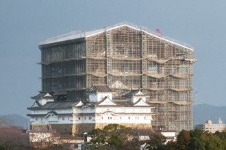 写真：2014年3月2日（お城北西面）鉄骨の解体開始後です。