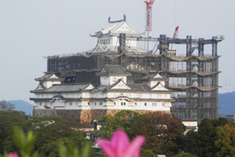 写真：2014年4月26日（お城北西面）7階の鉄骨がはずされていきます。