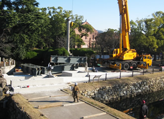 写真：鉄骨橋建方作業