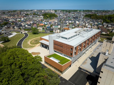 図版：麗澤大学 校舎さつき