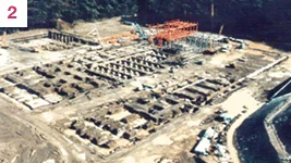 図版：10月中旬　基礎完了、鉄骨開始
