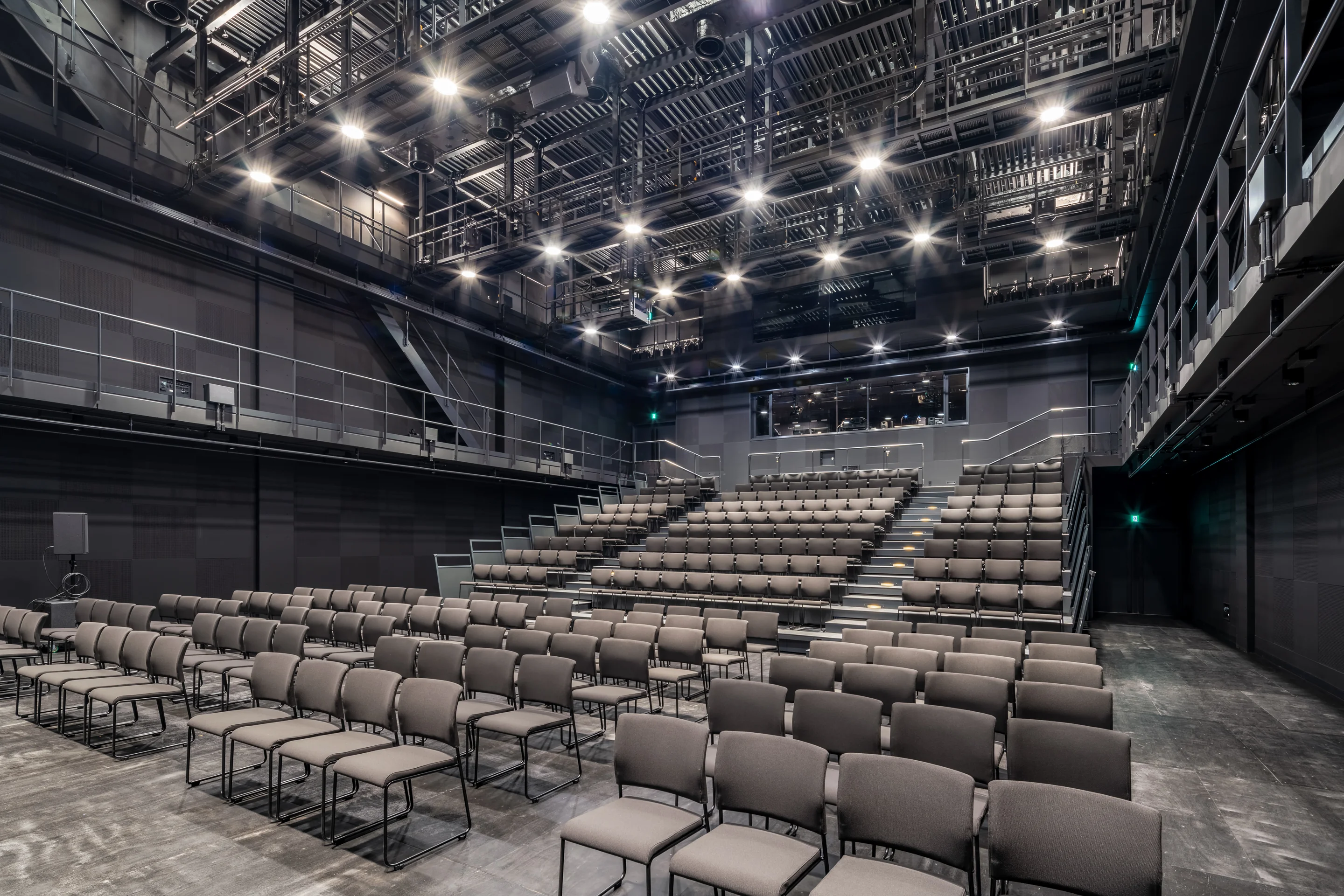 図版：演劇ホール