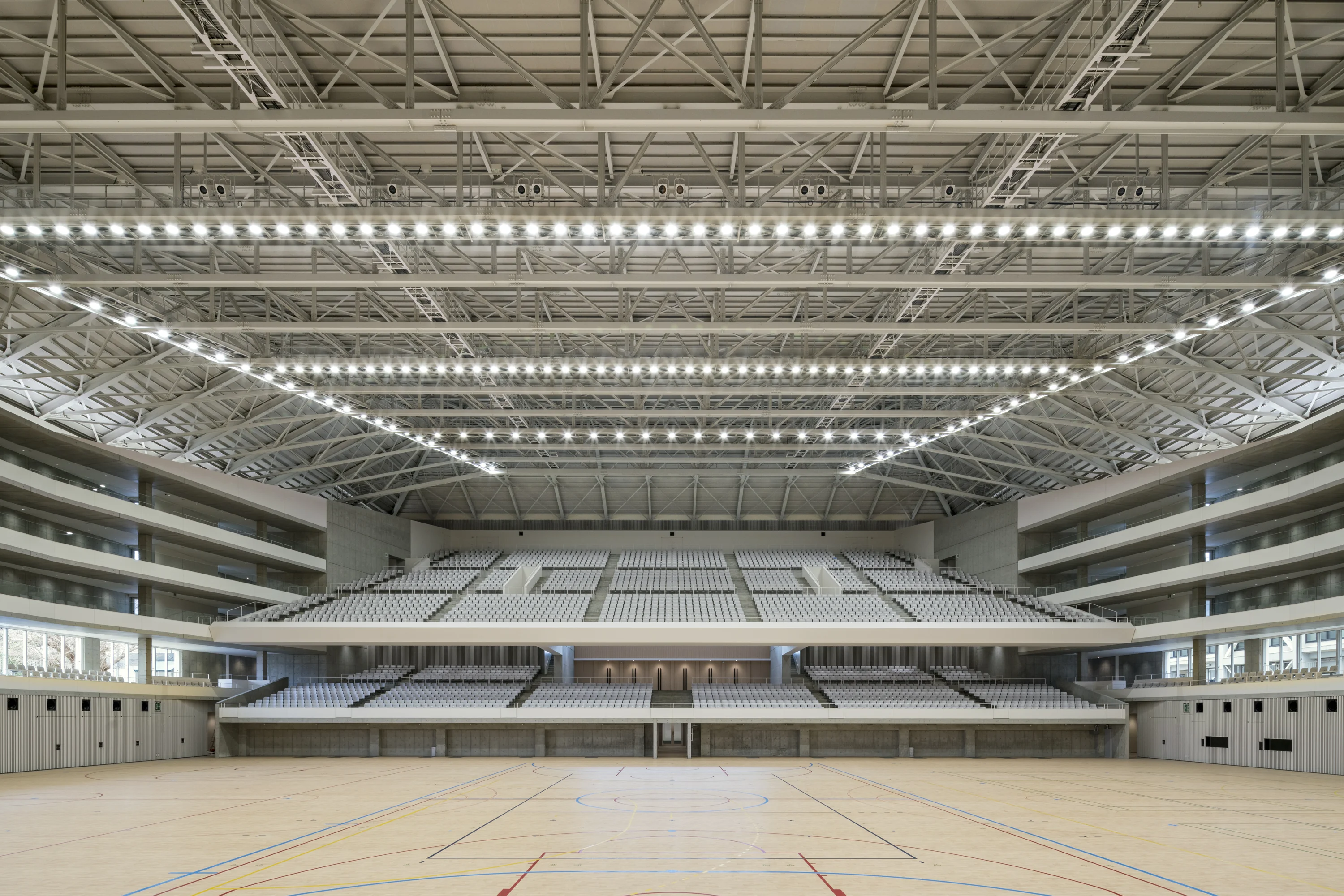 図版：1万人を収容するアリーナ空間