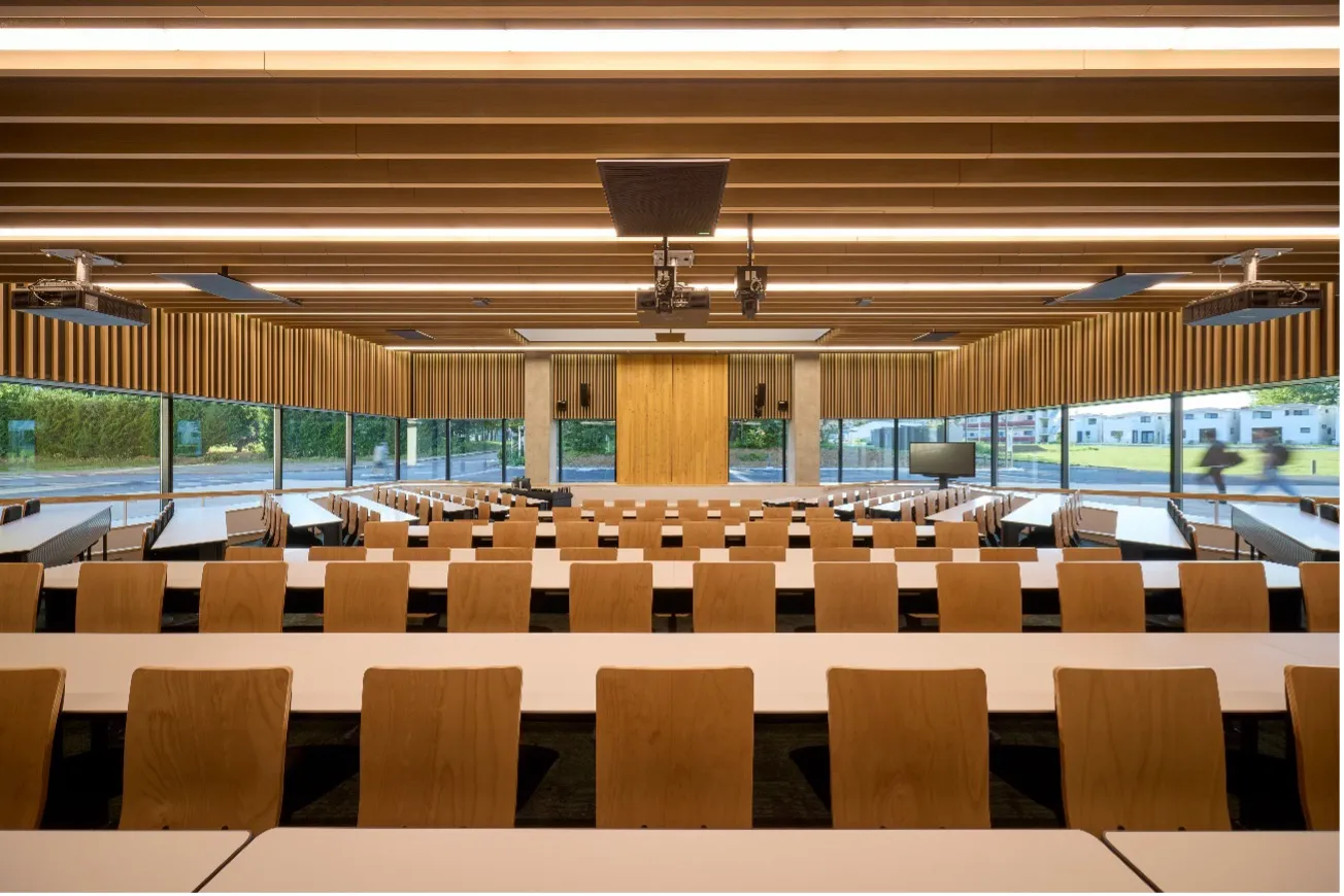 図版：大教室 学生たちのアクティビティが開く木造・木質化空間