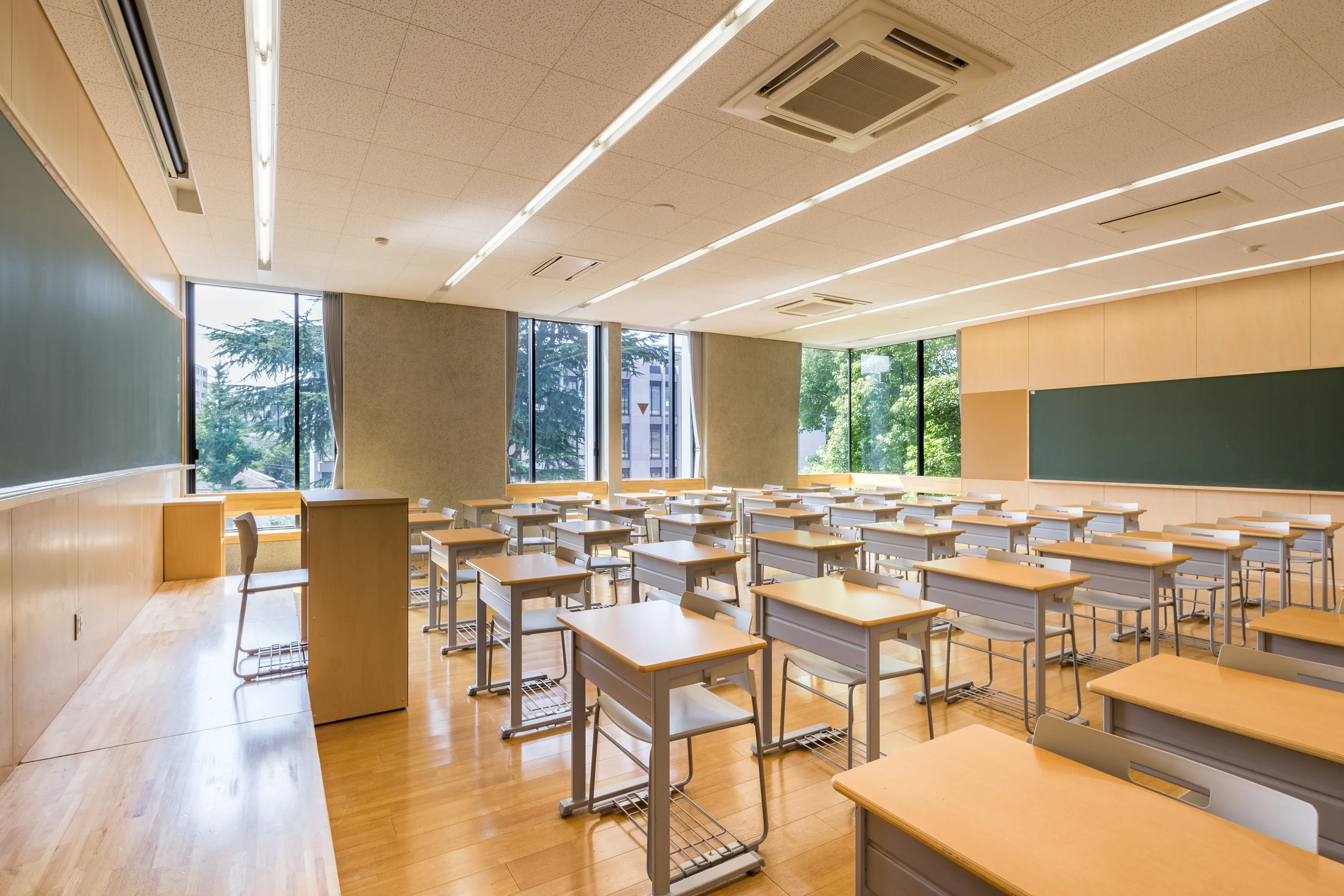 図版：木々に抱かれて学ぶ教室