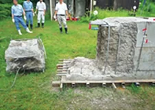 図版：鉄筋を溶断してブロックに切断