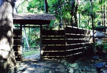 図版：庭への入口