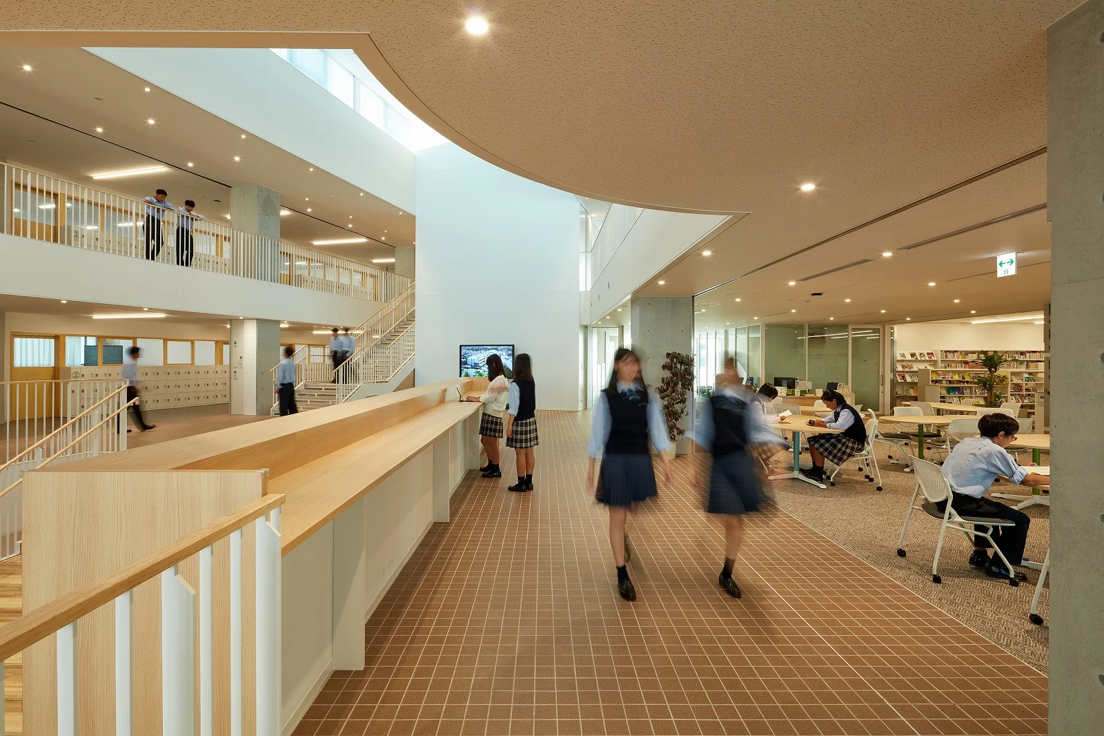 図版：吹き抜け空間まわりの様々な居場所