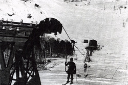 終点側から見た丸池スキーリフト(昭和22年1月)